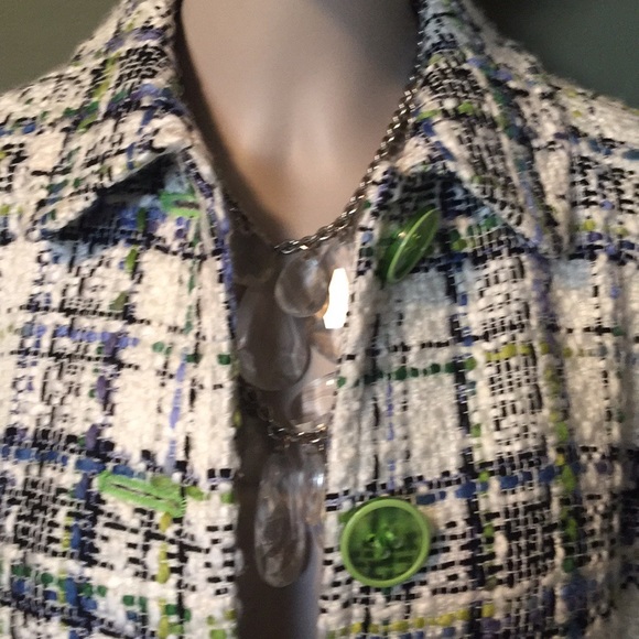Beautiful Designer Blazer - Picture 5 of 8